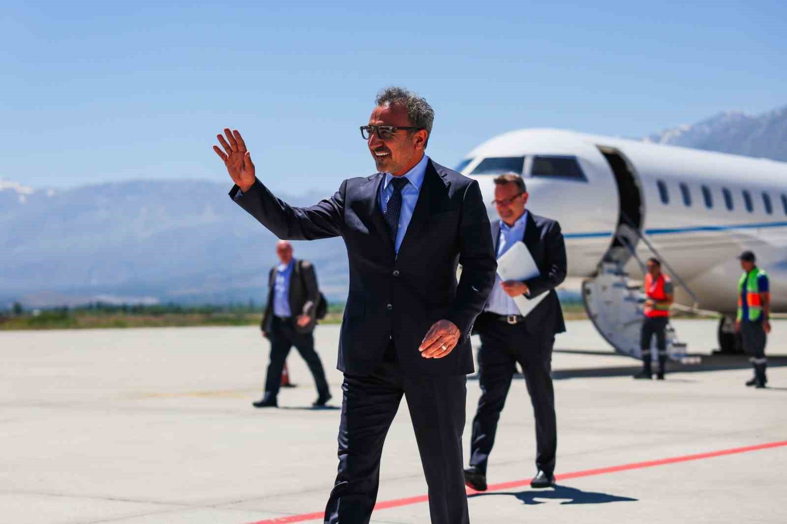 Ulukaya memleketi Erzincan’da coşkuyla karşılandı