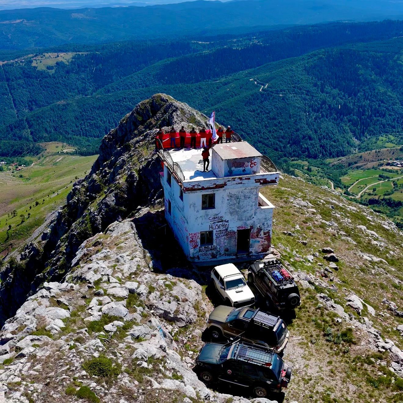 Off-road tutkunları 1850 rakımda Türk bayrağı açtı