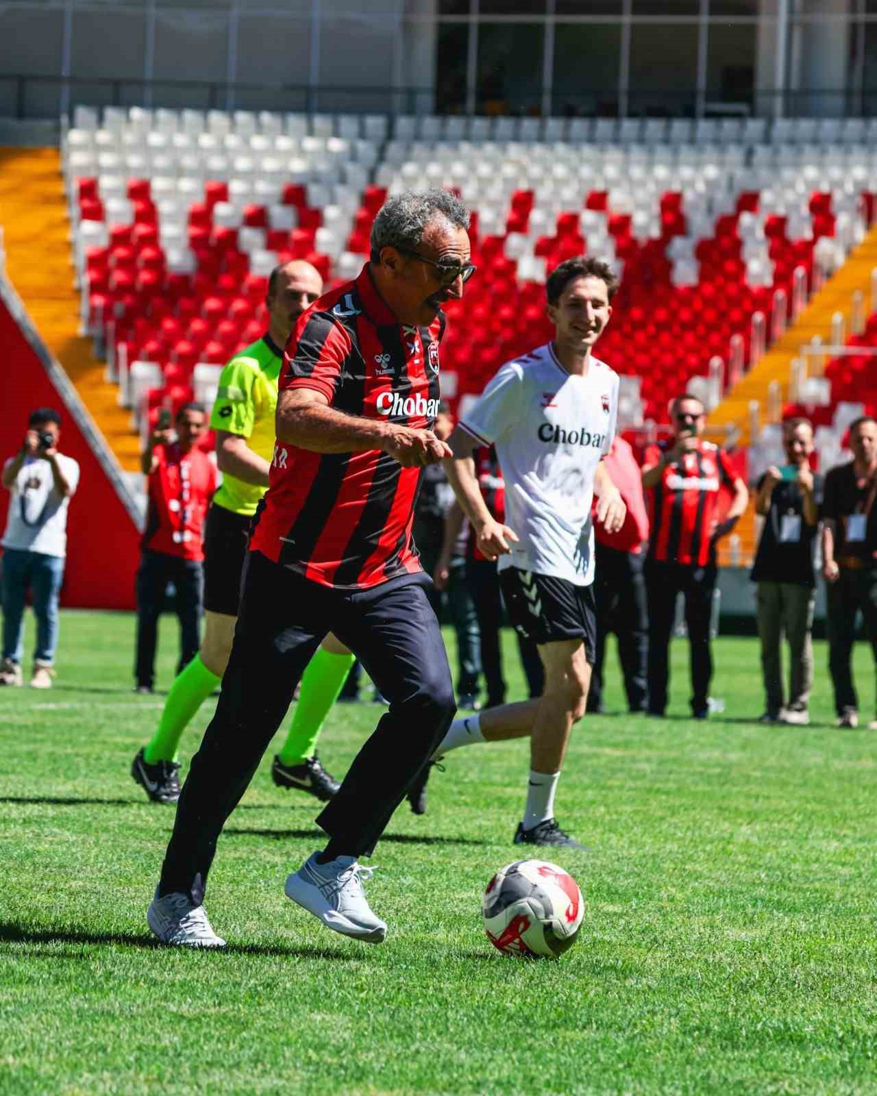 Chobani kurucusu ve CEO’su Hamdi Ulukaya’dan Erzincanspor’a dev destek