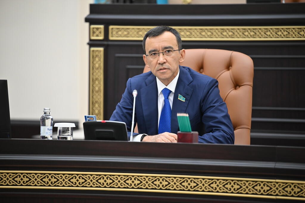 Kazakistan parlamentosu son oturumunu gerçekleştirdi