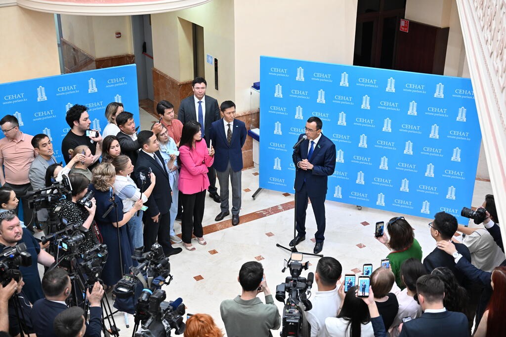 Kazakistan parlamentosu son oturumunu gerçekleştirdi