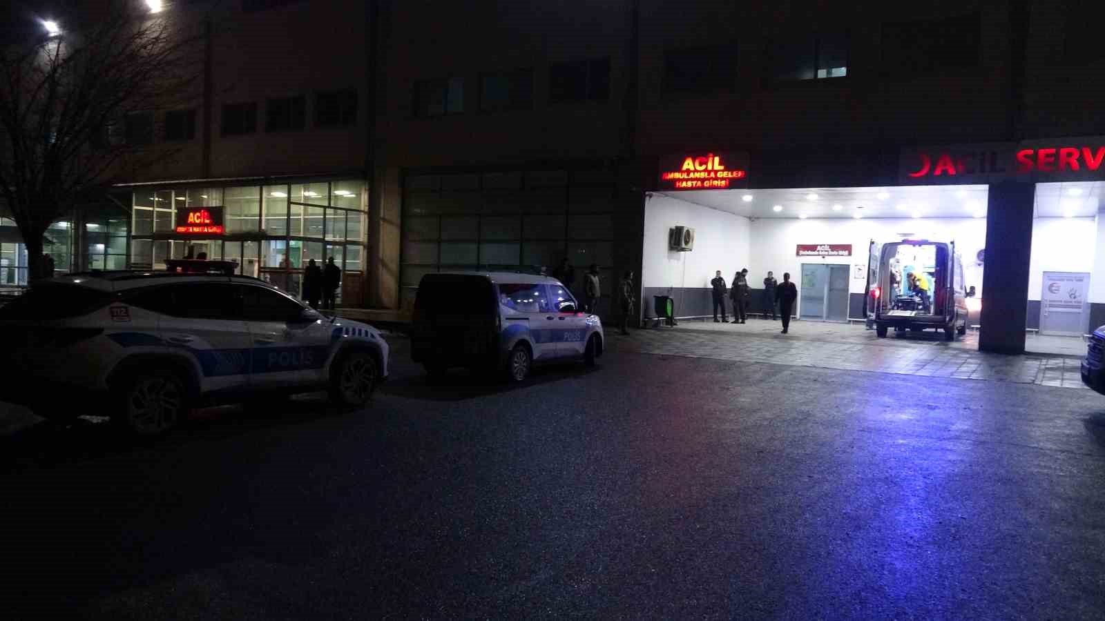 Malatya’da akrabalar arasında "dut ağacı" kavgası: 1’i çocuk 3 yaralı