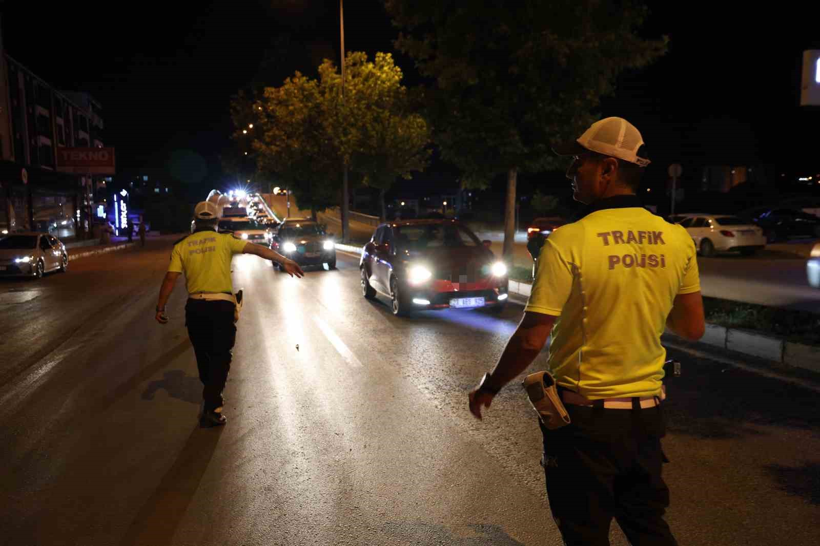 Ehliyetsiz yakalanan 16 yaşındaki çocuk sürücü ve araç sahibine 80 bin lira ceza