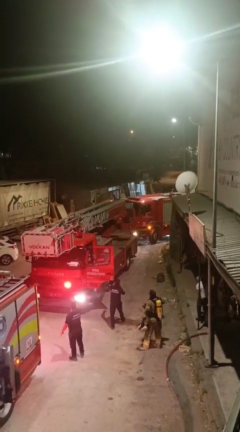 Mobilya fabrikasında korkutan yangın