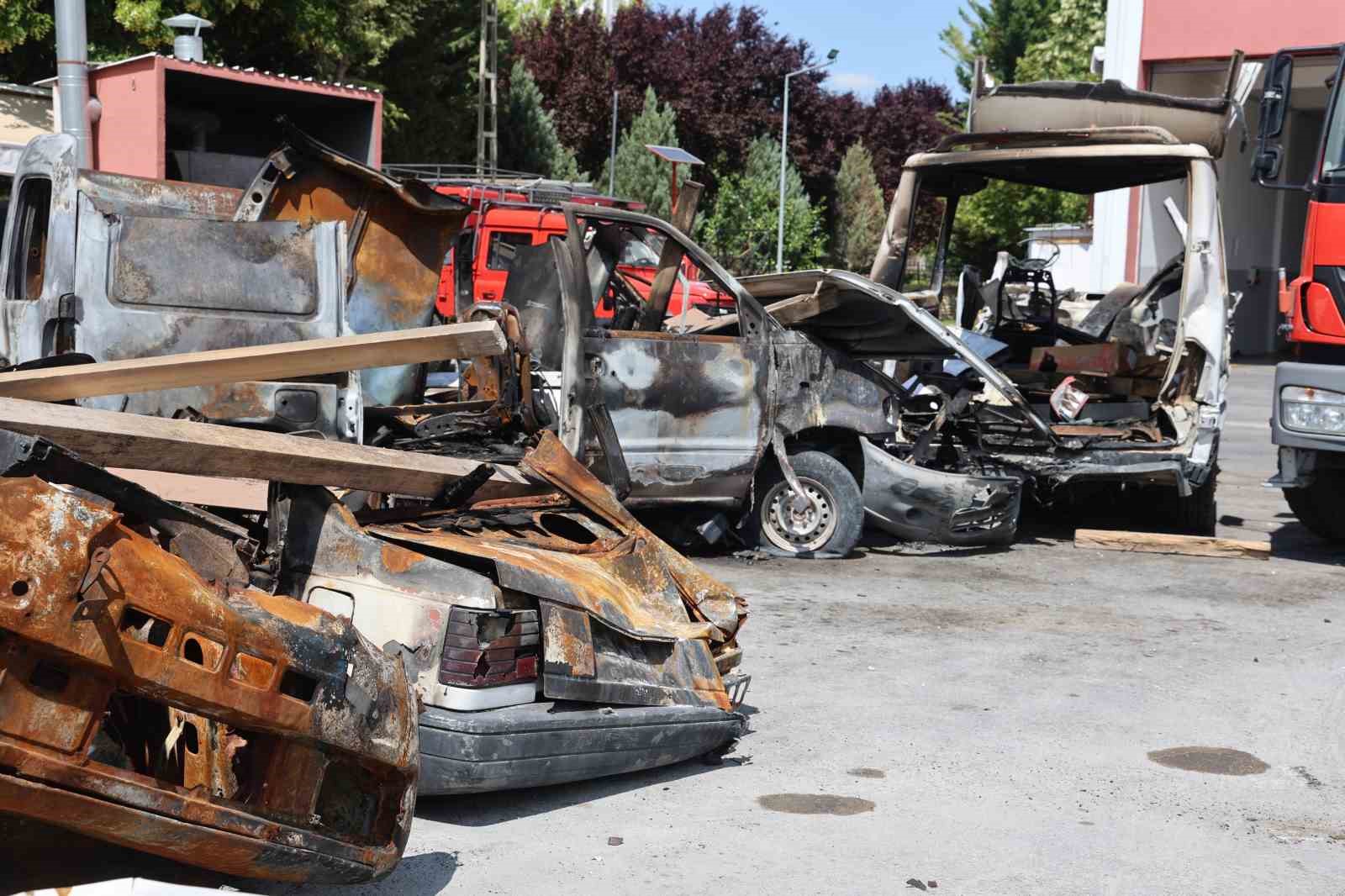 Araç yangınları sürücülerin korkulu rüyası: Gizli tehlike ihmalle büyüyor