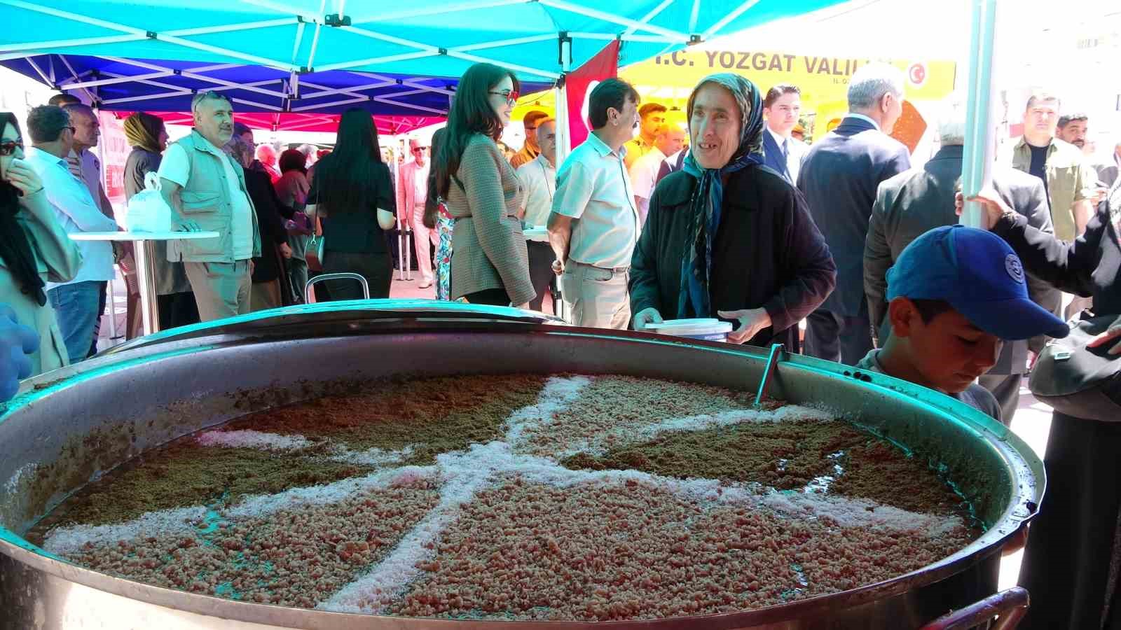 Yozgat’ta düzenlenen Aşure Günü programı yoğun ilgi gördü