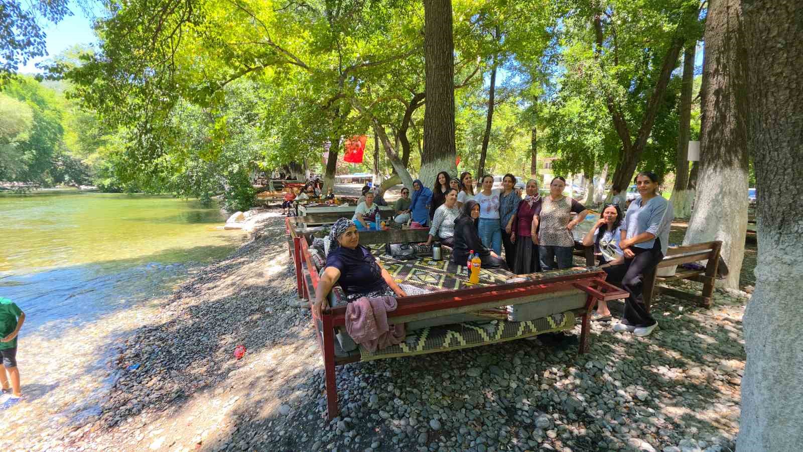 Nazilli’de incir işletmesi çalışanları yeni sezon öncesi eğlendi