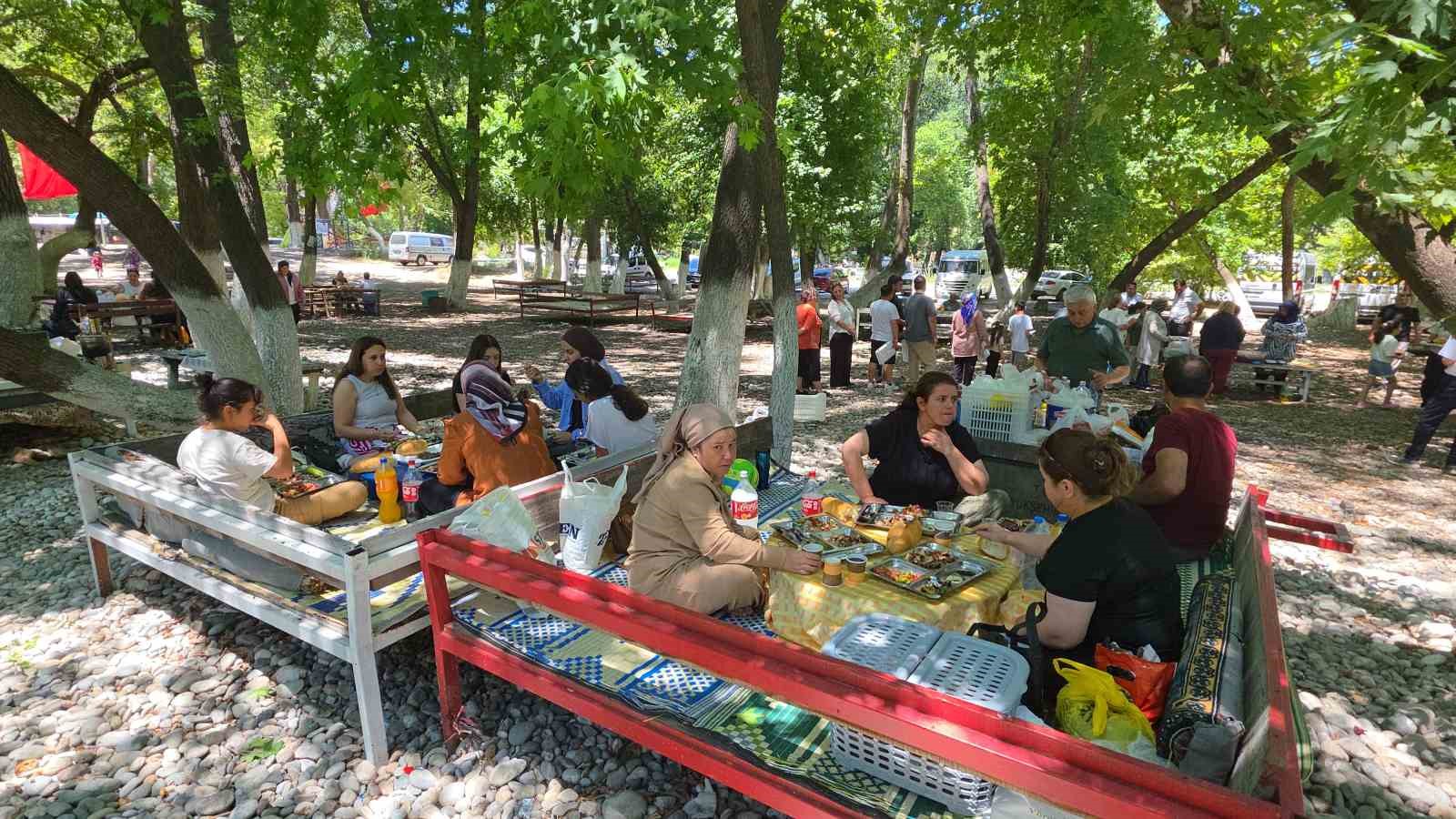 Nazilli’de incir işletmesi çalışanları yeni sezon öncesi eğlendi