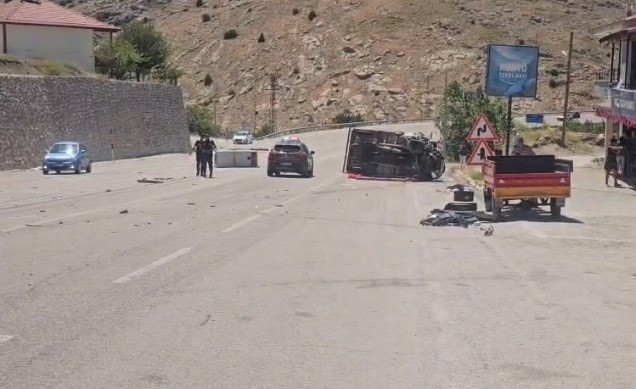 Malatya’da iki pikap çarpıştı: 3 yaralı