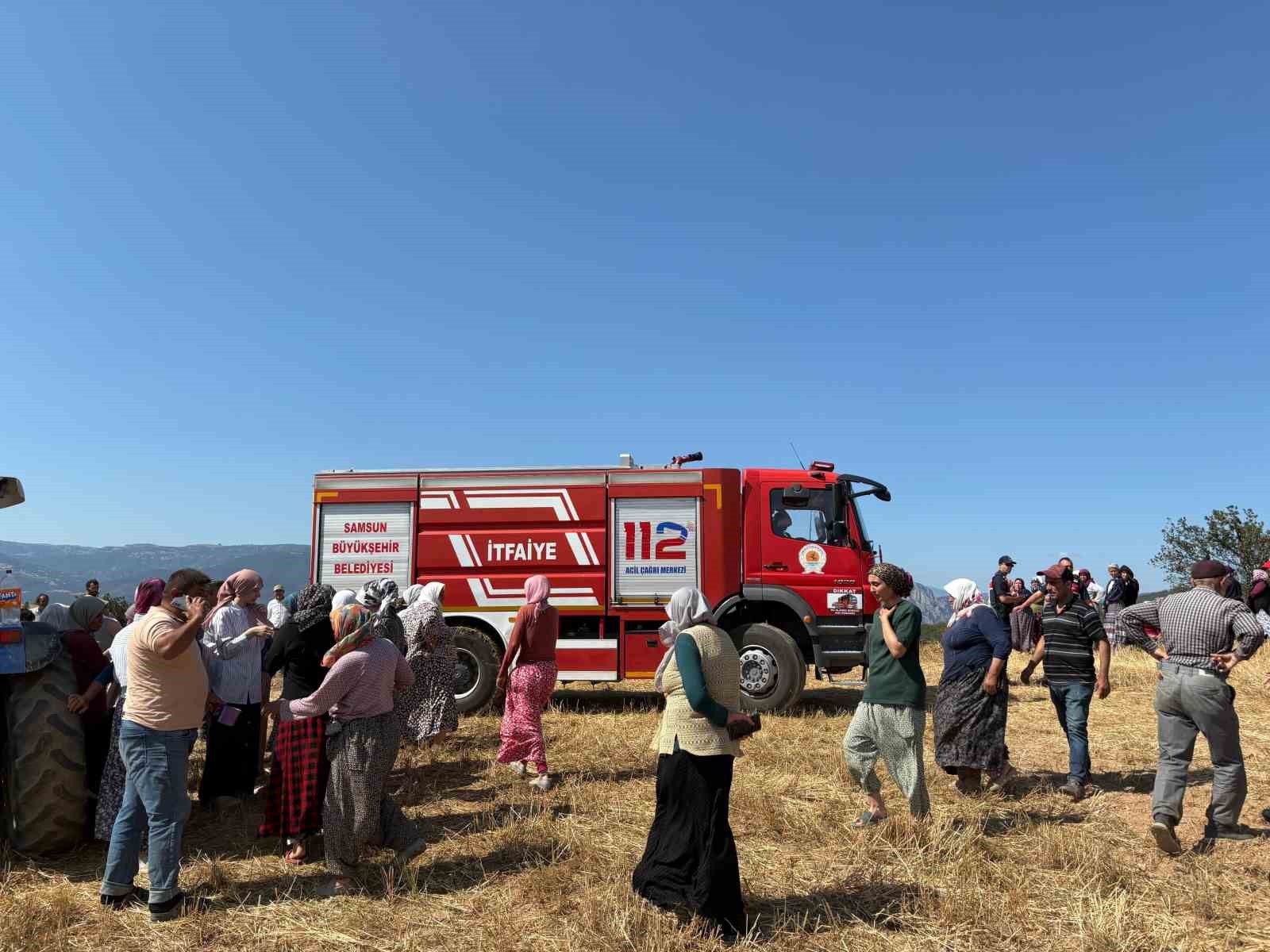 Samsun’da biçerdöverden çıkan yangın 150 dönüm ekili alanı küle çevirdi
