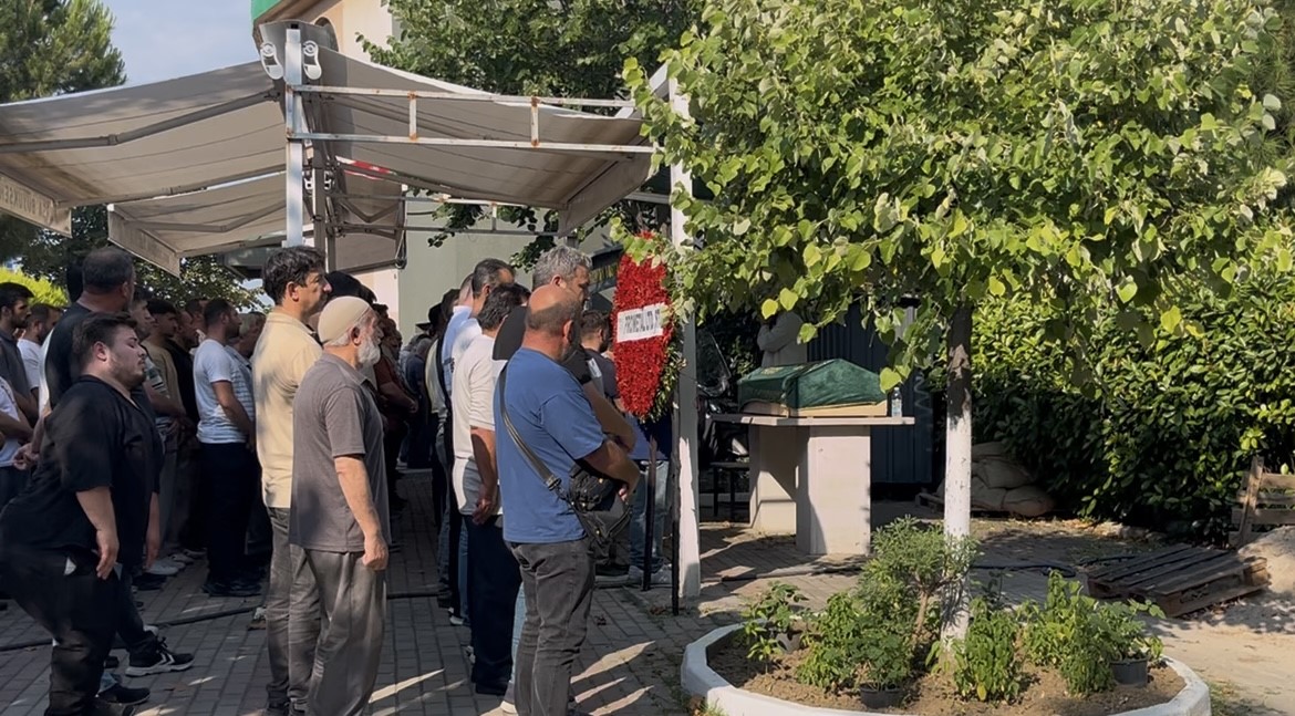 Kazazedelere yardım etmek isterken akıma kapılarak ölen genç toprağa verildi
