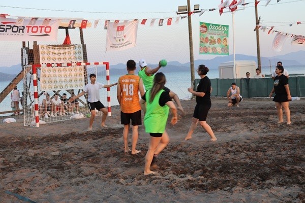 Köyceğiz Plaj Hentbolu Turnuvası gösteri maçı ile başladı