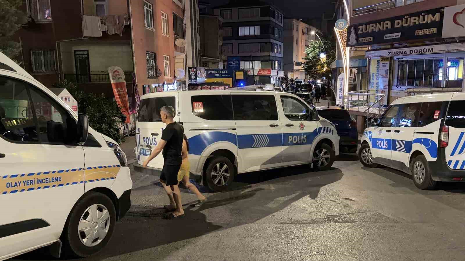 Sokak ortasında silahlı kavga: 1’i yoldan geçen vatandaş olmak üzere 3 kişi yaralandı
