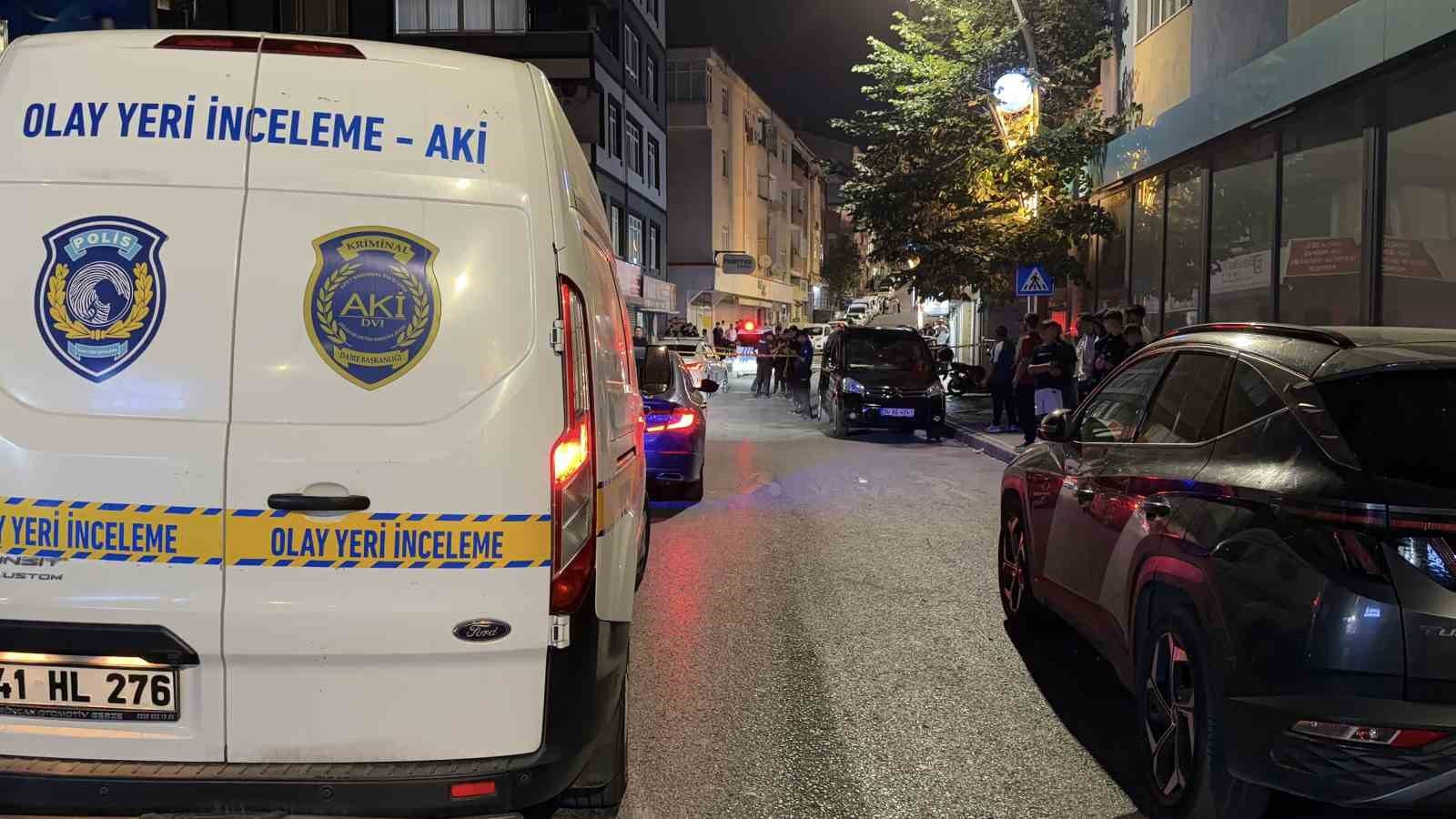 Sokak ortasında silahlı kavga: 1’i yoldan geçen vatandaş olmak üzere 3 kişi yaralandı