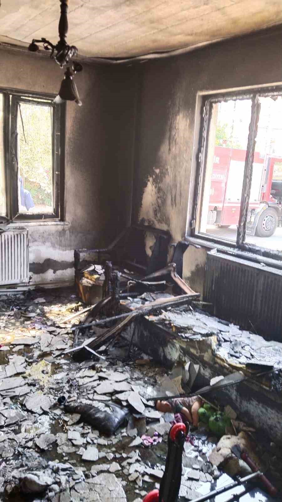 Gönen’de bir evde çıkan yangın hasara neden oldu