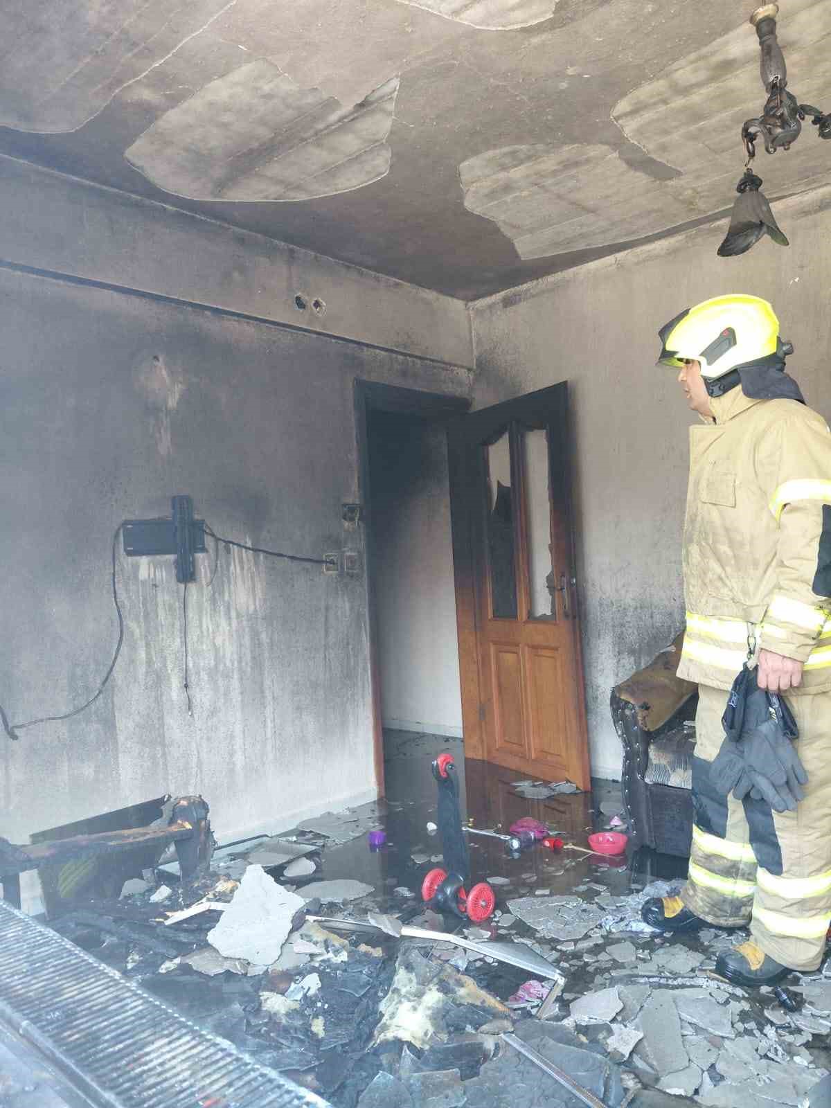 Gönen’de bir evde çıkan yangın hasara neden oldu