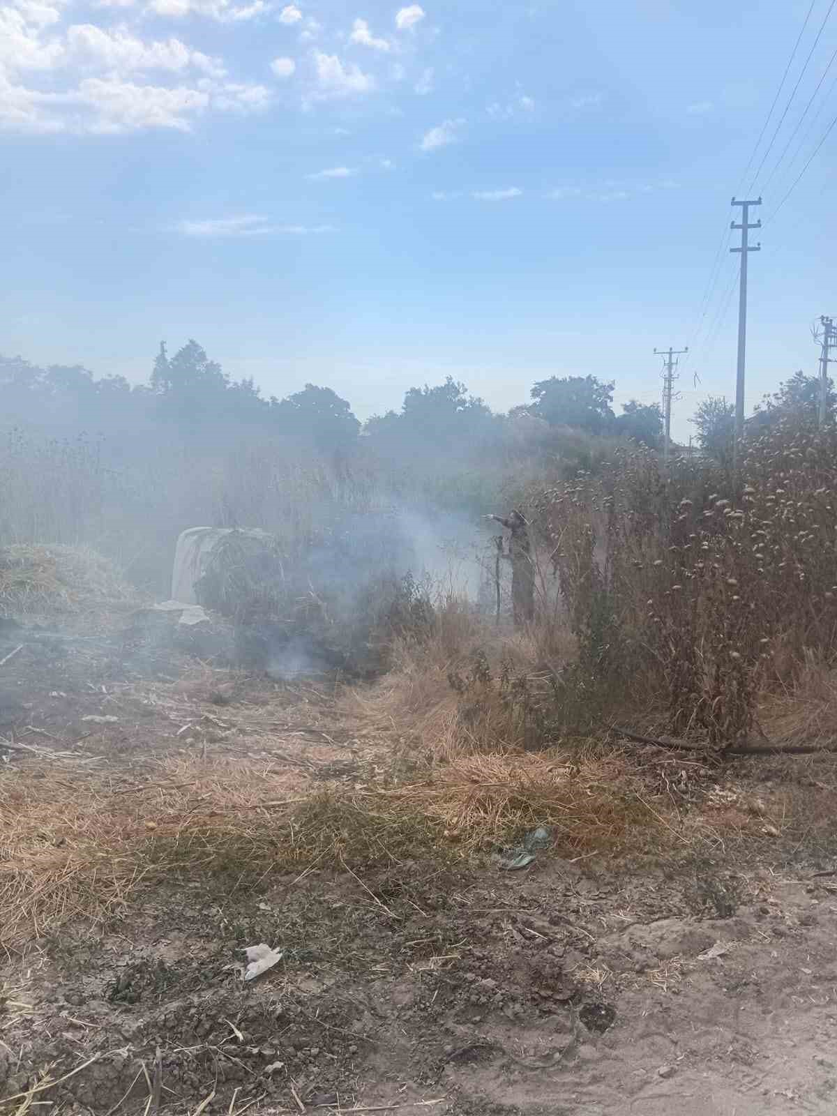 Susurluk’ta çıkan yangında 1 ton saman kullanılamaz hale geldi