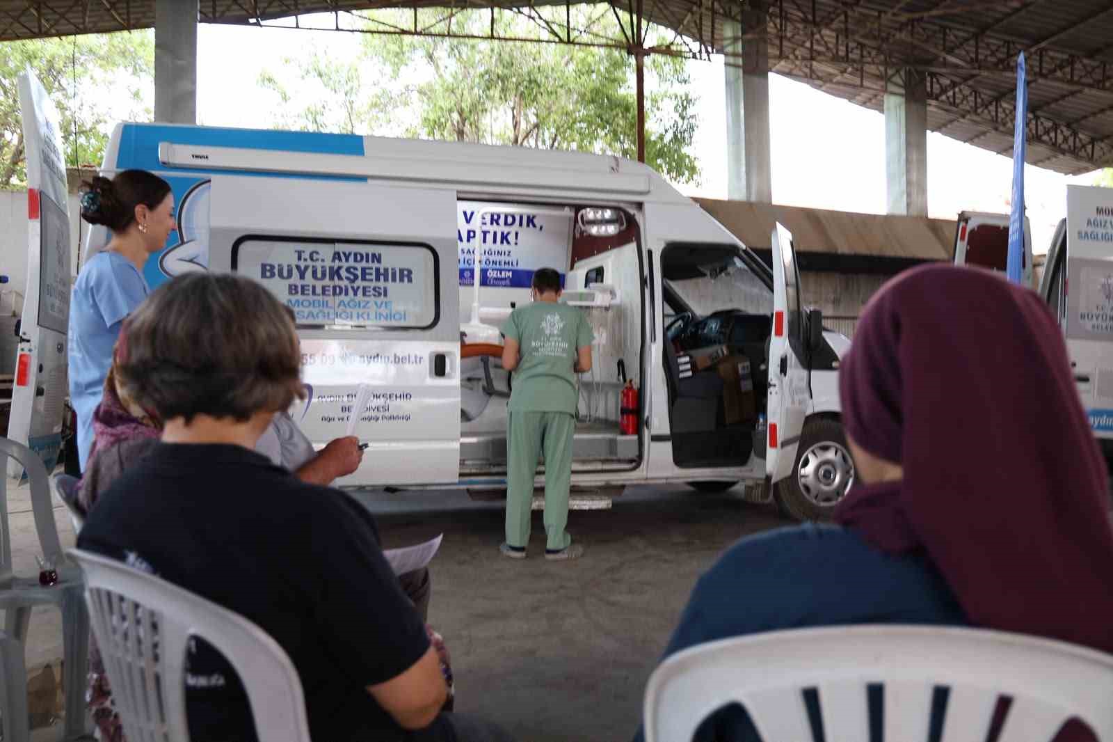Mobil diş klinikleri 3 ilçede vatandaşlarla buluştu