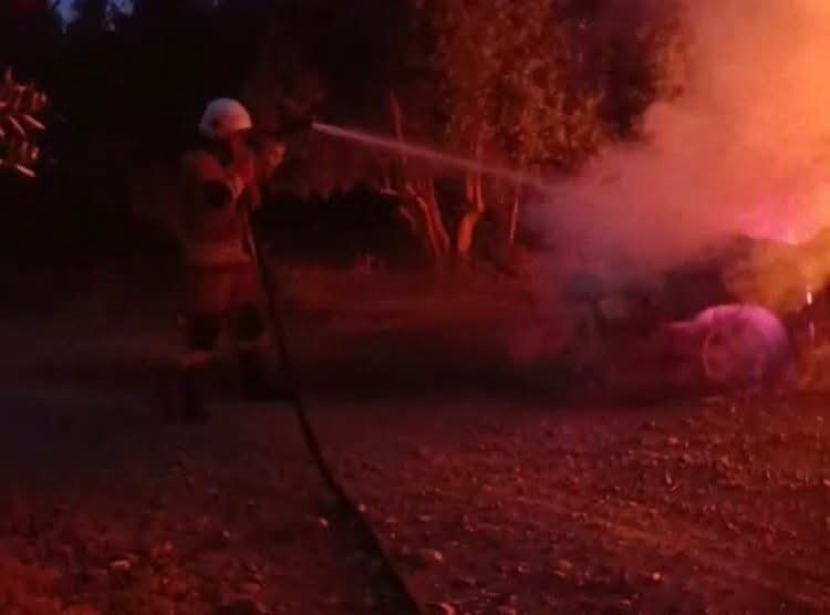 Hatay’da otomobil alevlere teslim oldu