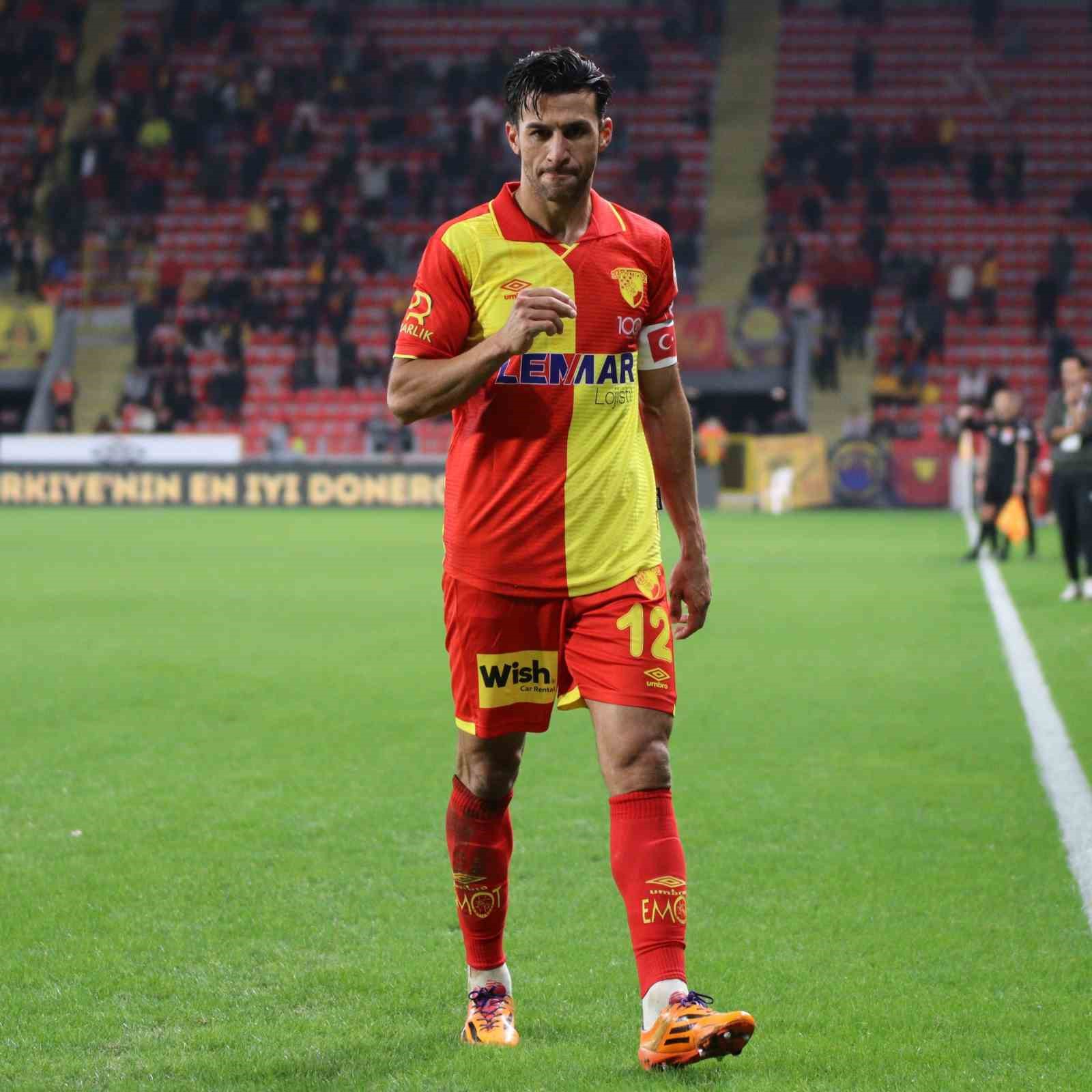 Göztepe’de İsmail Köybaşı futbolu bıraktı