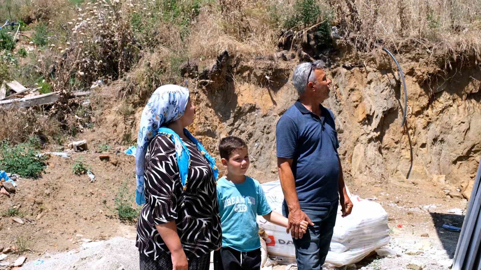 Ödemiş’te yangında zarar gören konutlar yeniden yapılarak sahiplerine teslim ediliyor