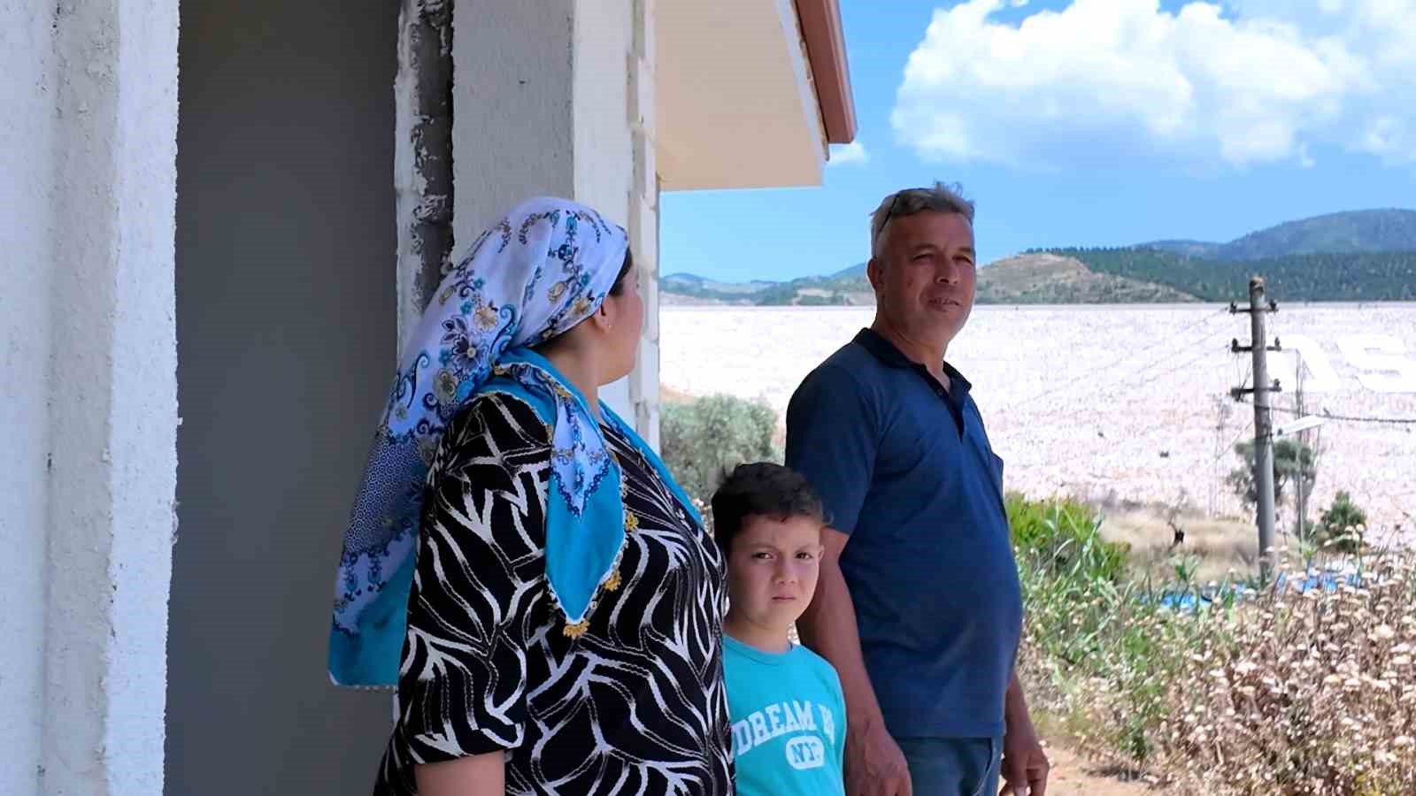 Ödemiş’te yangında zarar gören konutlar yeniden yapılarak sahiplerine teslim ediliyor