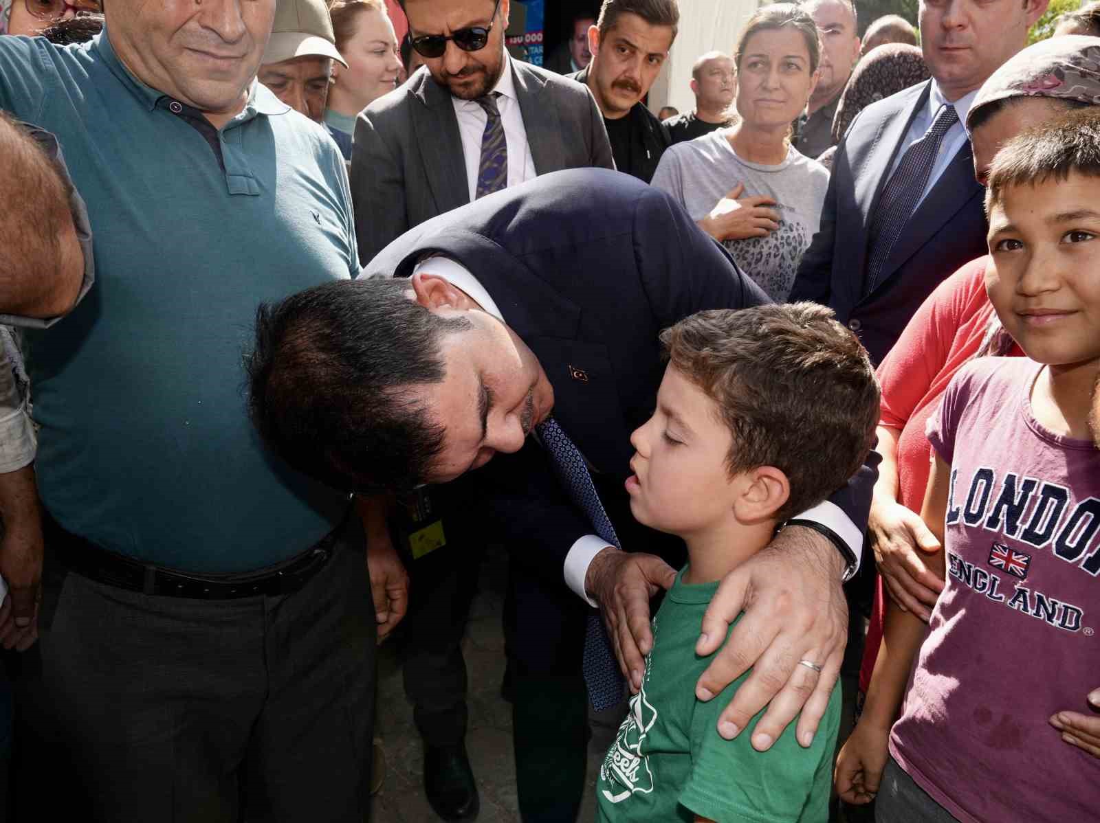 Ödemiş’te yangında zarar gören konutlar yeniden yapılarak sahiplerine teslim ediliyor