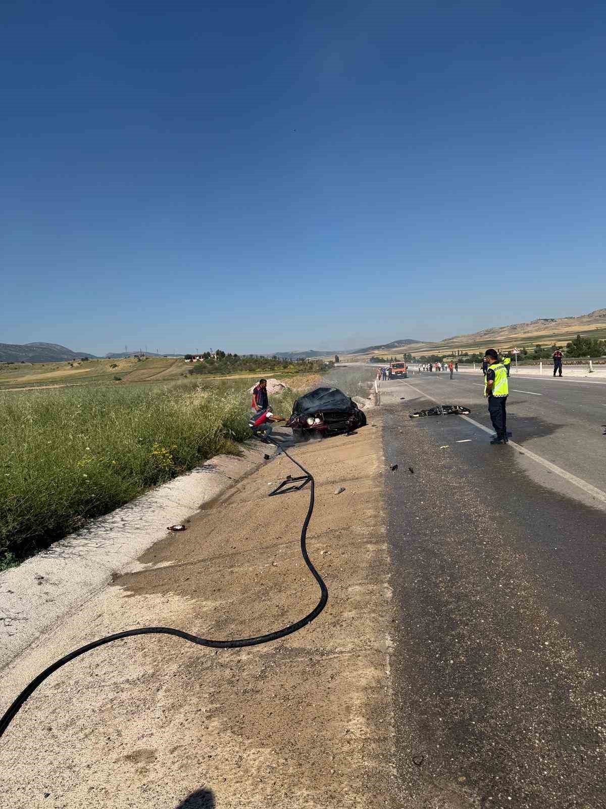 Yozgat’ta devrilen otomobil yandı: 1 ölü, 3 yaralı