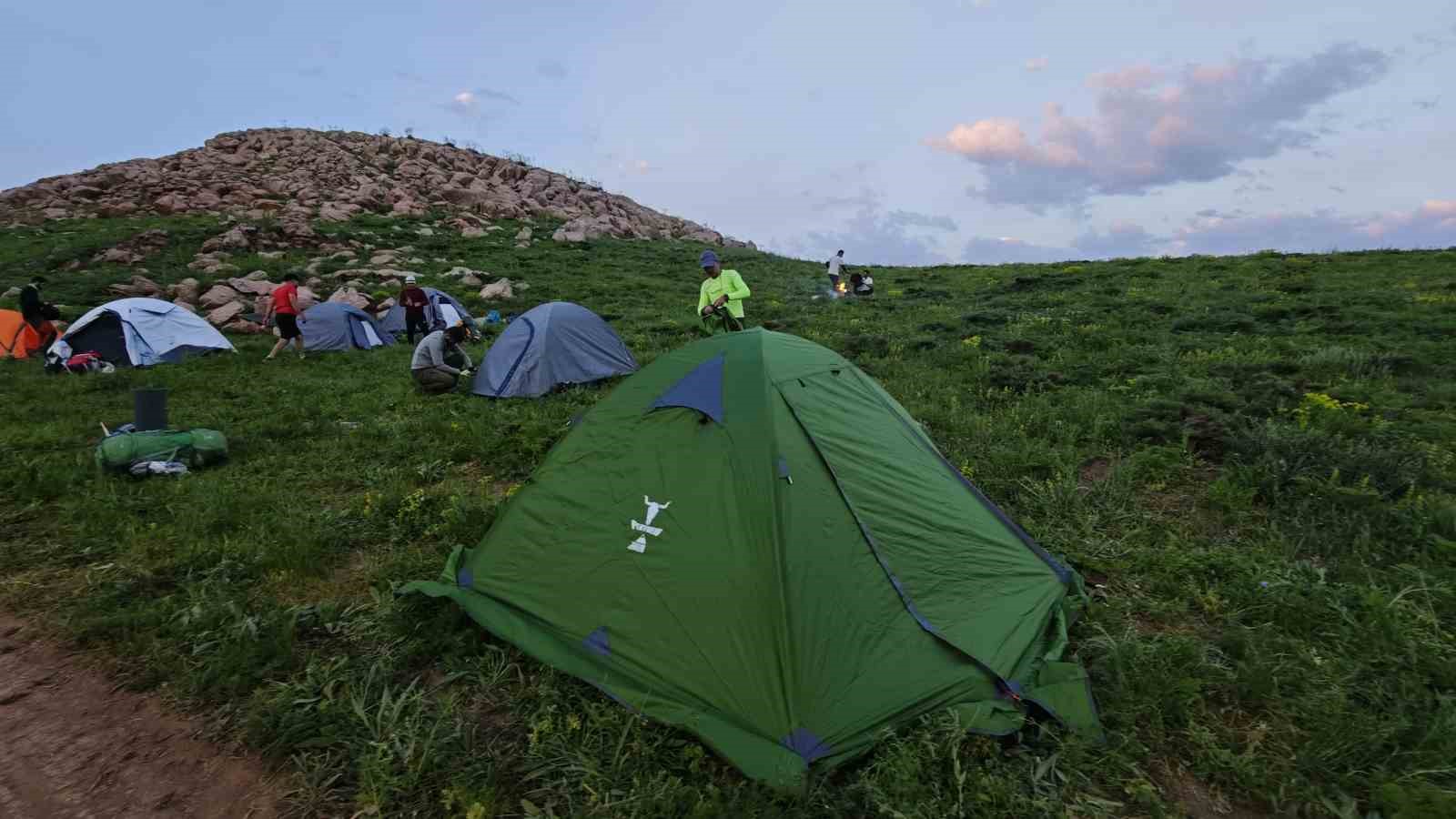 Van’da 25 kilometrelik doğa yürüyüşü Çalyan Gölü’nde sona erdi