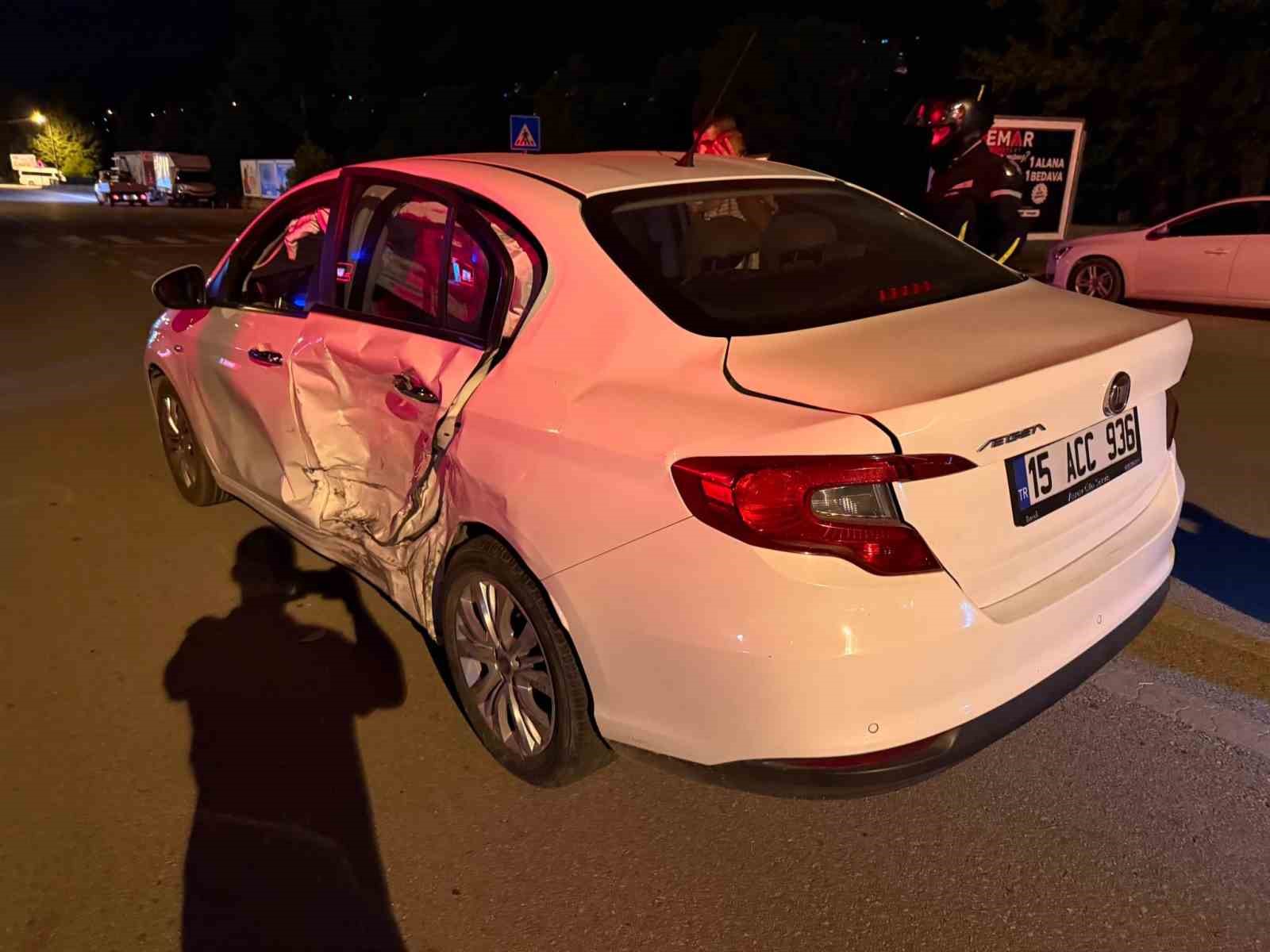 Burdur’da otomobiller çarpıştı: 6 yaralı