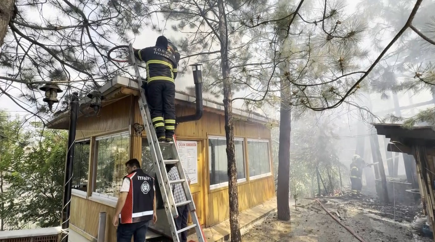 Kastamonu’da tesiste çıkan yangın ormana sıçramadan söndürüldü