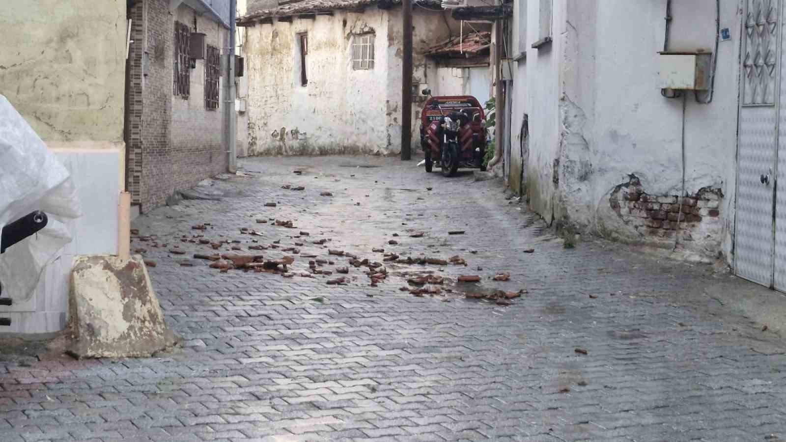 Kırkağaç’ta fırtına hayatı olumsuz etkiledi