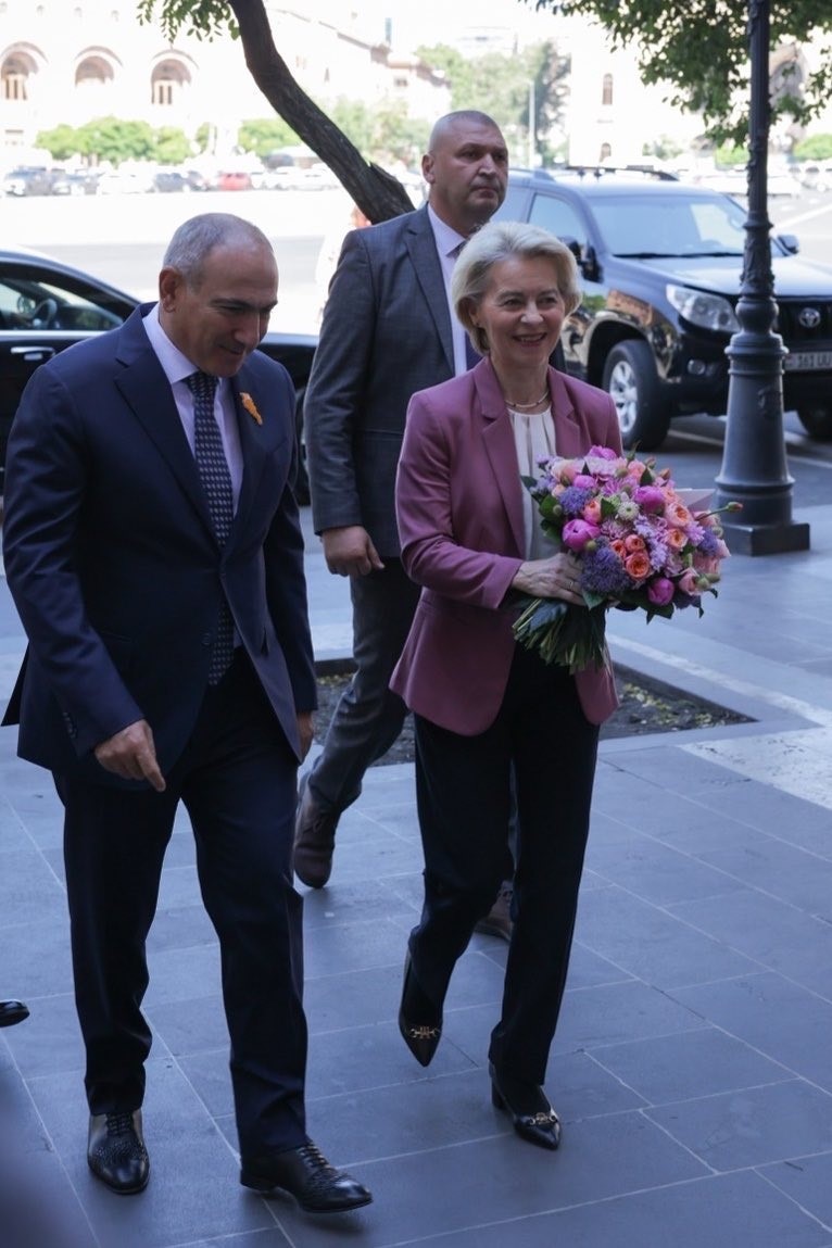 Avrupa Komisyonu Başkanı Leyen, Paşinyan ile görüştü