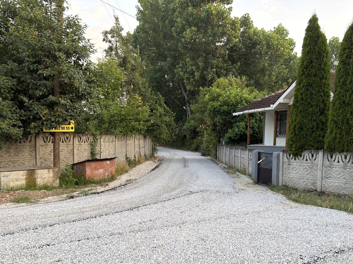 Düzce’de köylerde sathi kaplama çalışmaları tamamlanıyor