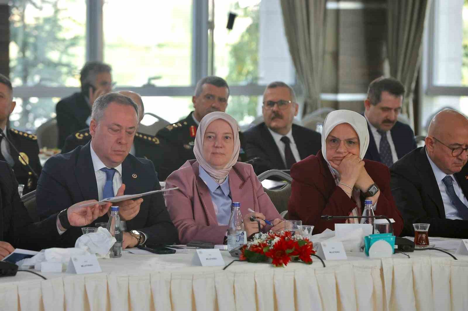 Bakan Çiftçi: "(NATO Zirvesi) Alınan tedbirlerin geçici bir tedbir olduğunu ve yalnızca ortak güvenliğimiz için uygulandığını ifade etmek istiyorum"