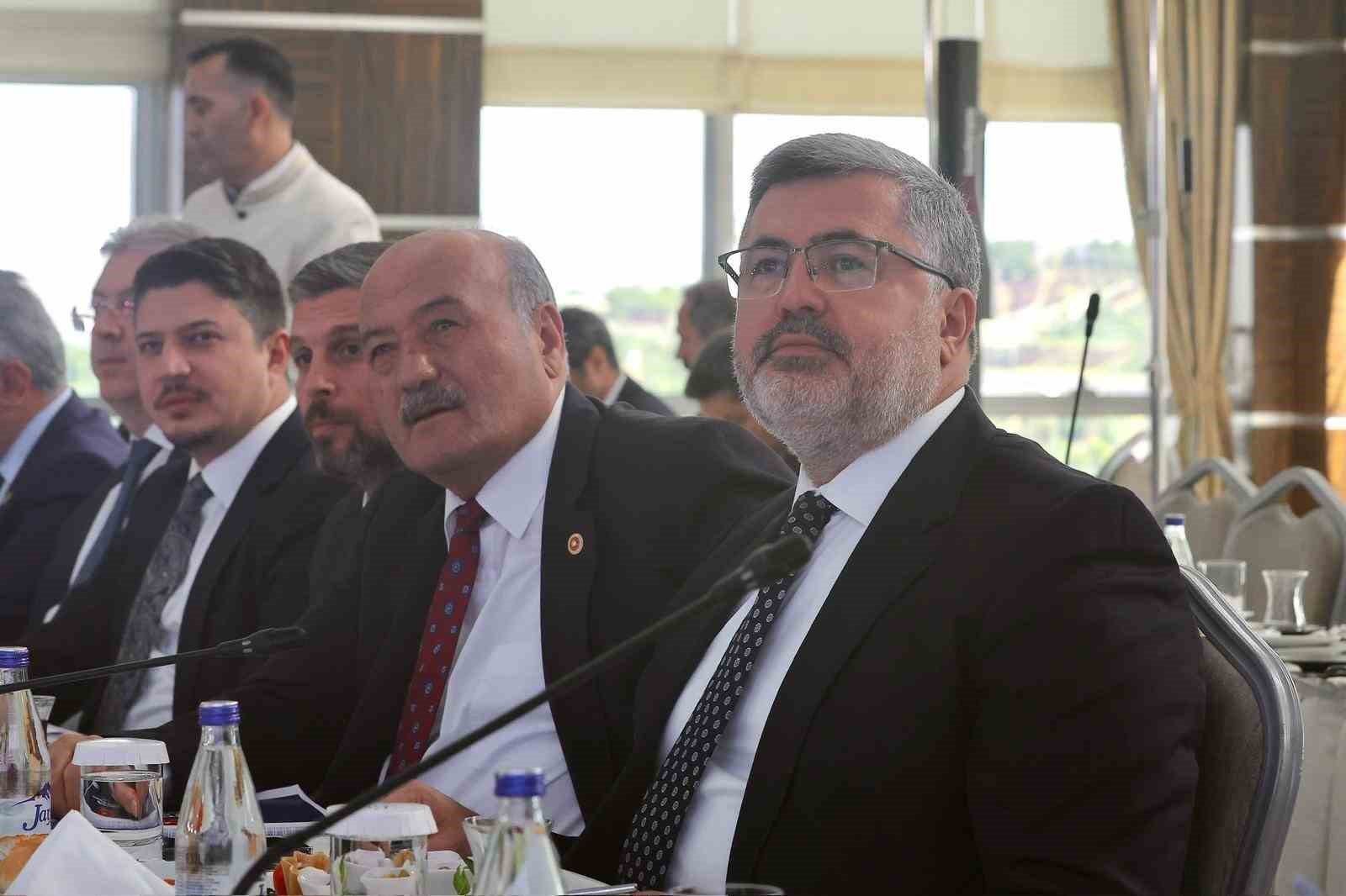 Bakan Çiftçi: "(NATO Zirvesi) Alınan tedbirlerin geçici bir tedbir olduğunu ve yalnızca ortak güvenliğimiz için uygulandığını ifade etmek istiyorum"