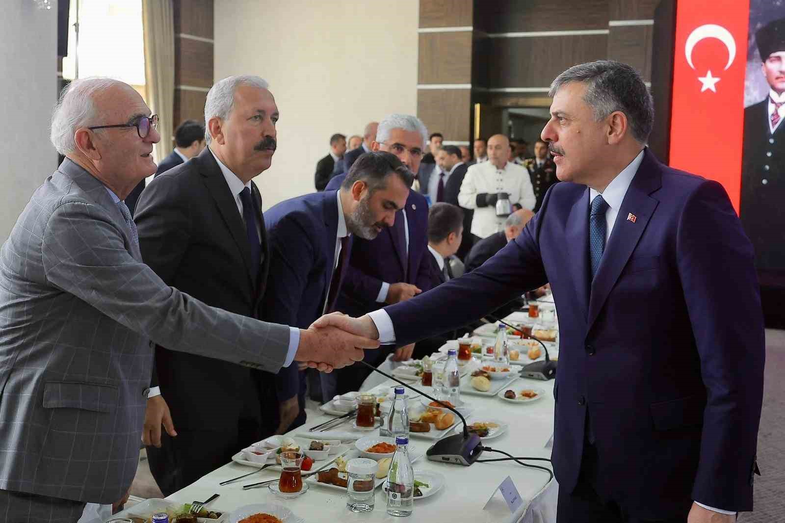 Bakan Çiftçi: "(NATO Zirvesi) Alınan tedbirlerin geçici bir tedbir olduğunu ve yalnızca ortak güvenliğimiz için uygulandığını ifade etmek istiyorum"