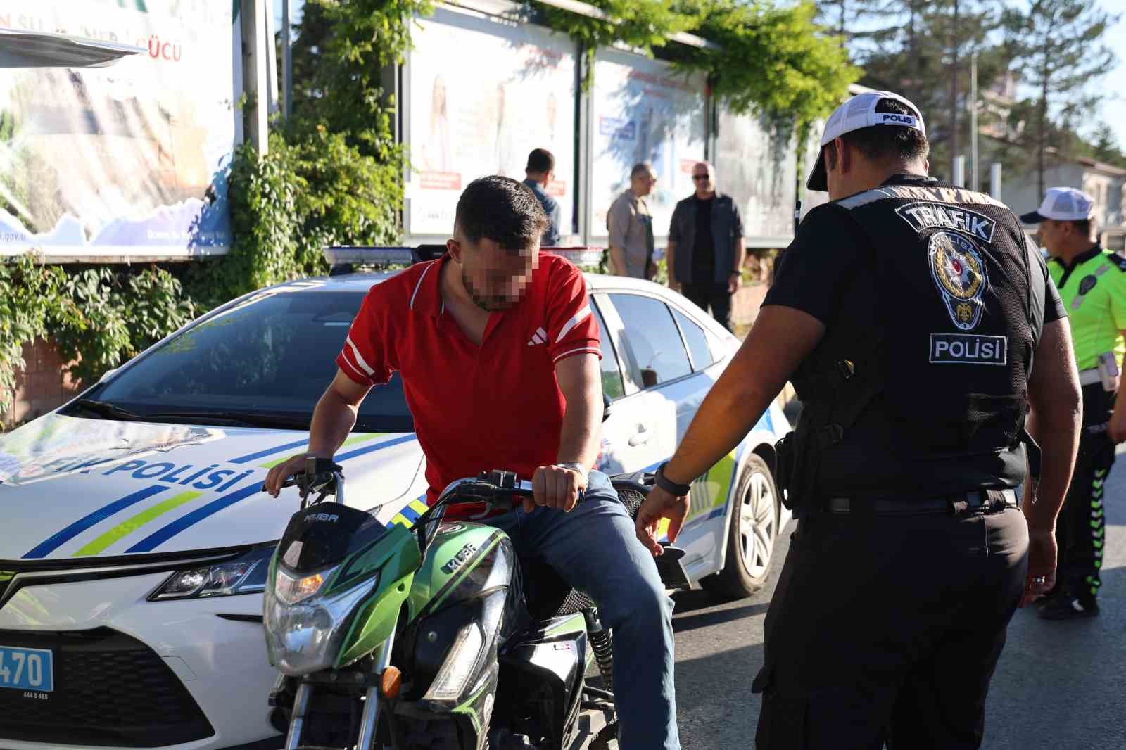 Elazığ’da dur ihtarına uymayan sürücüye 200 bin lira ceza