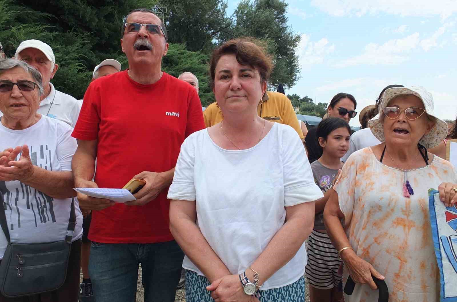 Balıkesir’de vatandaşlar kıyı işgaline tepki gösterdi