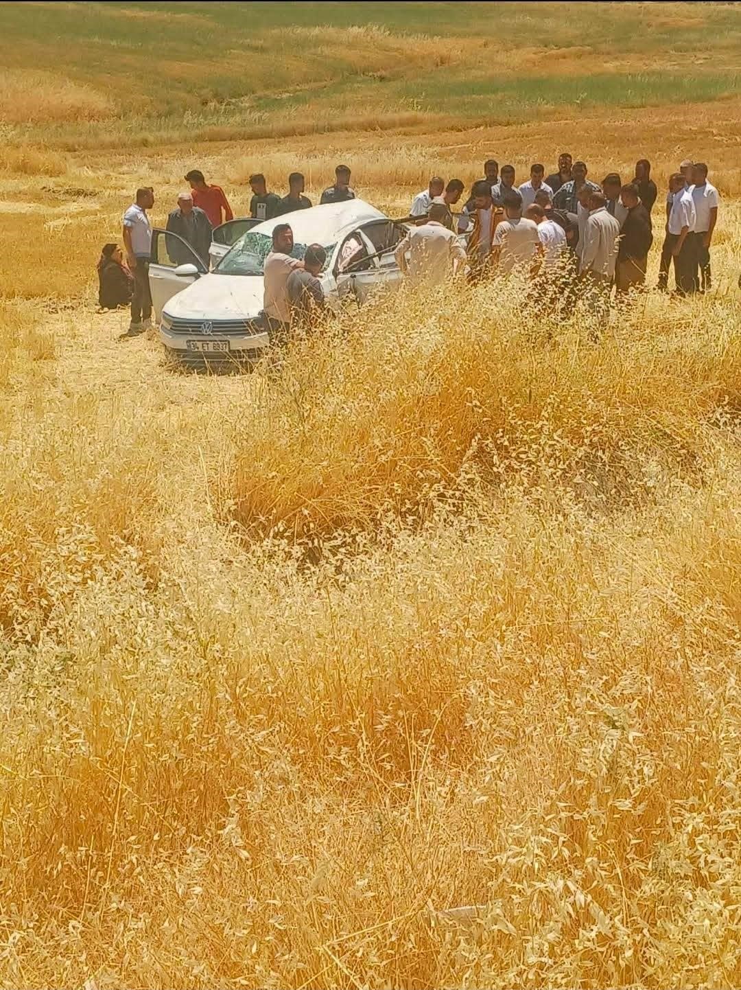 Diyarbakır’da otomobil tarlaya yuvarlandı: 5 yaralı