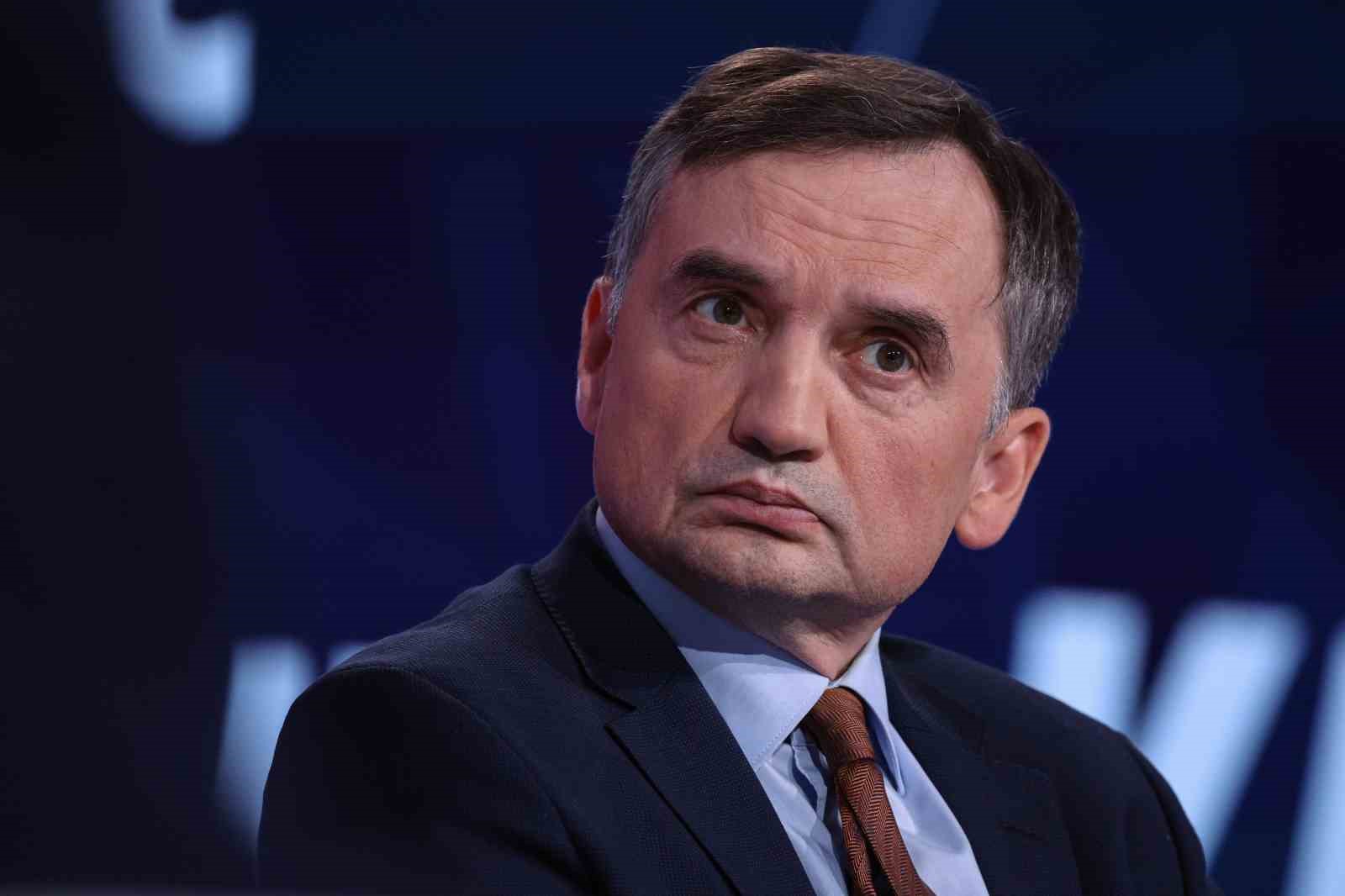 Macaristan ülkeye sığınan eski Polonyalı bakan ve yardımcısının mülteci statülerini iptal etti
