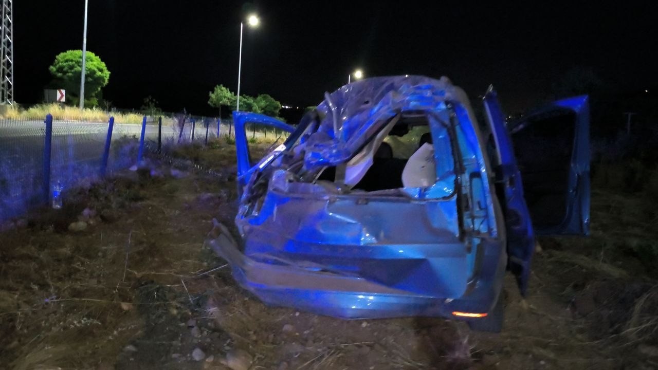 Gercüş’te hurdaya dönen araçtan burnu bile kanamadan çıktı