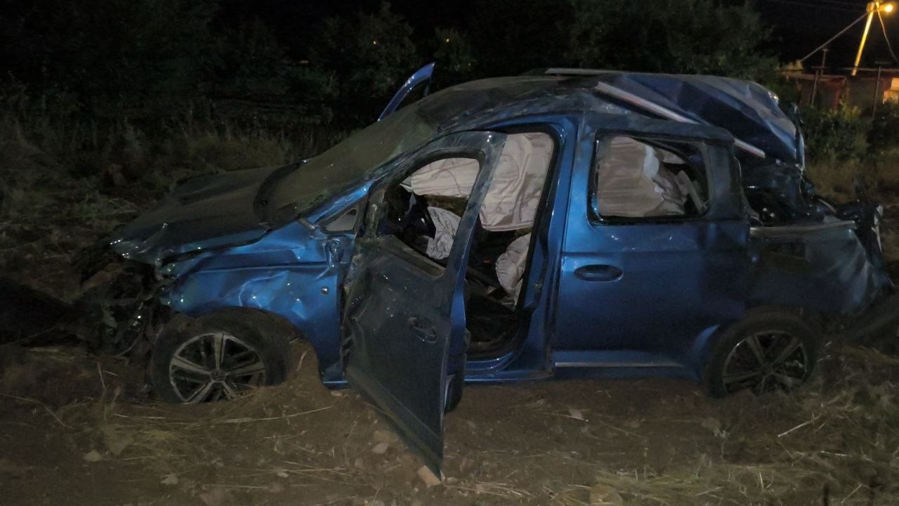 Gercüş’te hurdaya dönen araçtan burnu bile kanamadan çıktı