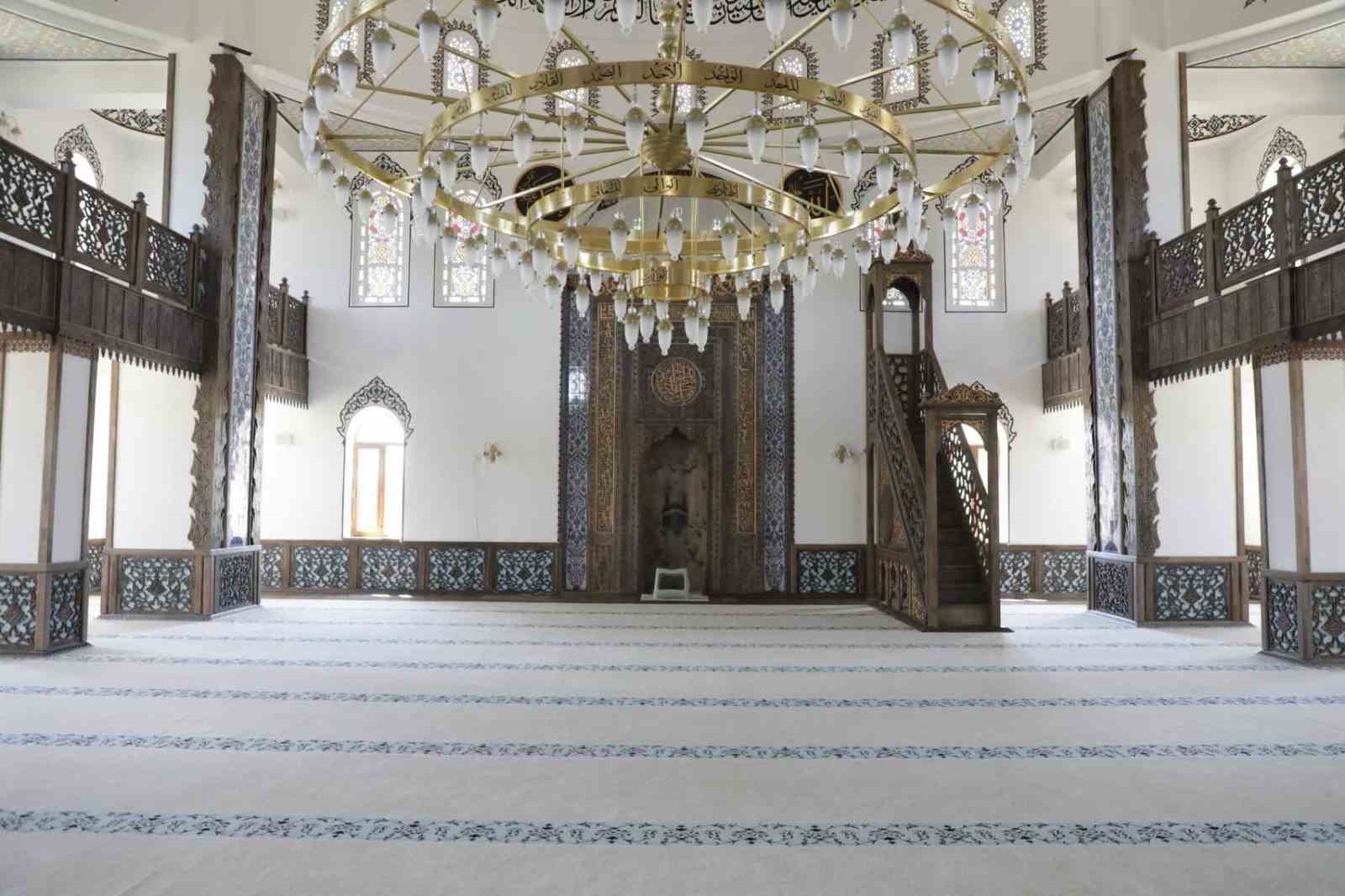 Vali Musa Işın, Dini İhtisas Merkezi Camii inşaatında incelemelerde bulundu