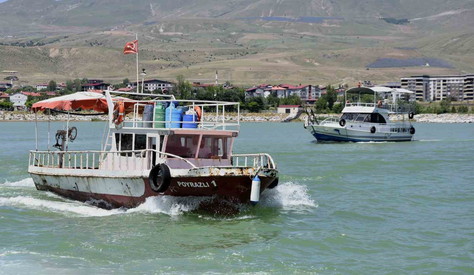 Van Gölü’nde kaçak avcılığa deniz polisinden geçit yok