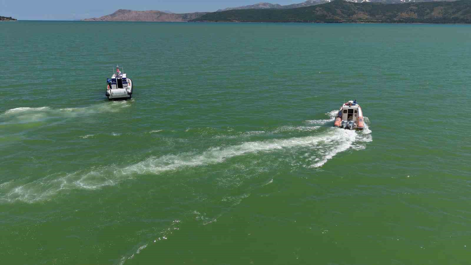 Van Gölü’nde kaçak avcılığa deniz polisinden geçit yok
