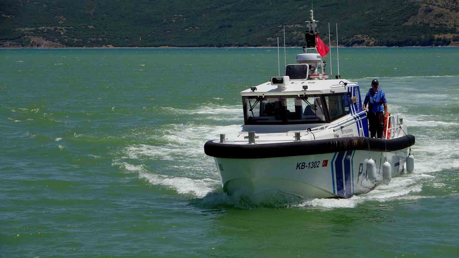 Van Gölü’nde kaçak avcılığa deniz polisinden geçit yok