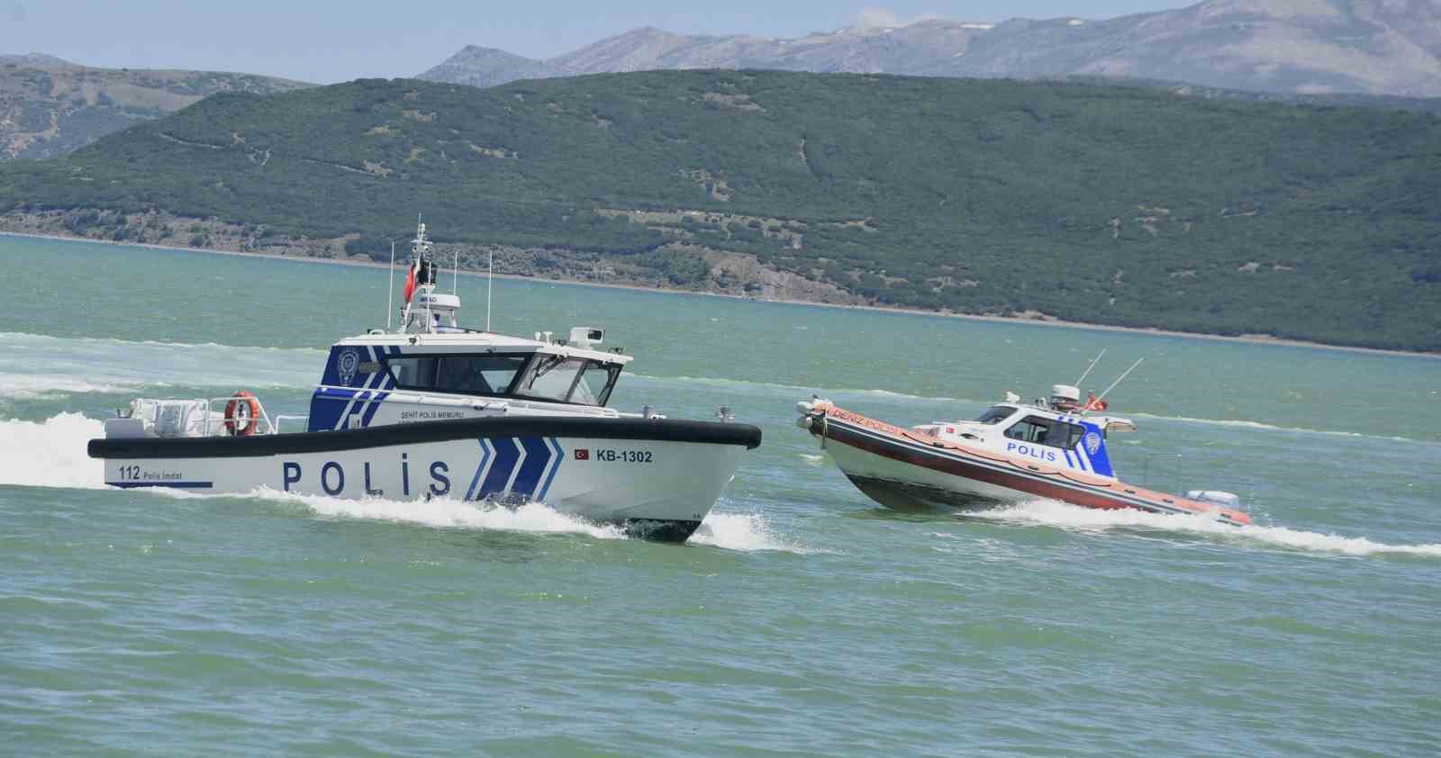 Van Gölü’nde kaçak avcılığa deniz polisinden geçit yok