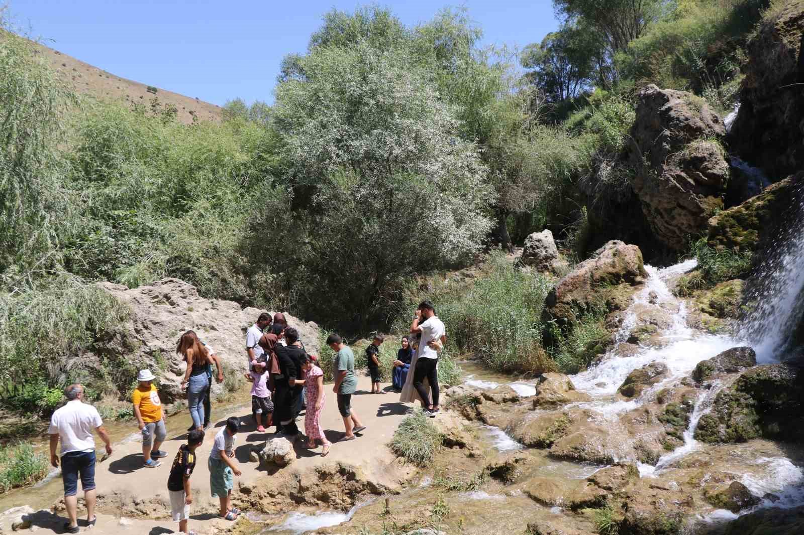 Avrupa’nın sıcağından kaçan gurbetçiler Girlevik’e akın etti