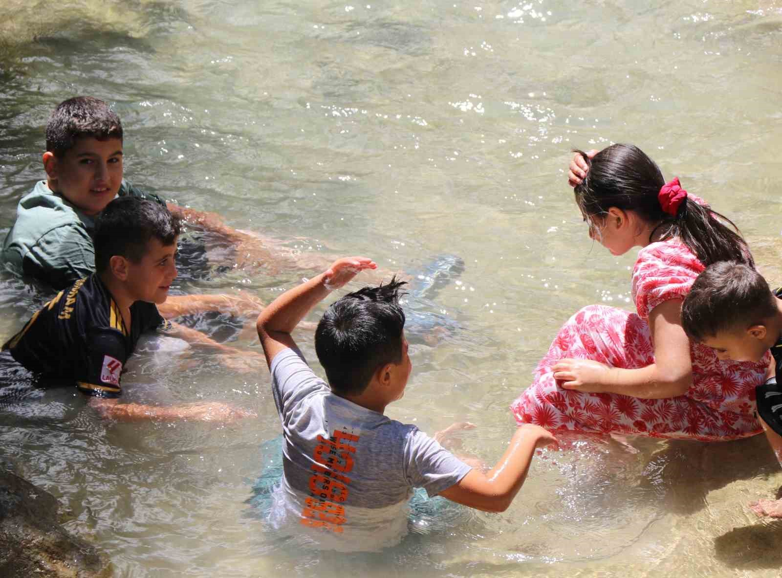 Avrupa’nın sıcağından kaçan gurbetçiler Girlevik’e akın etti